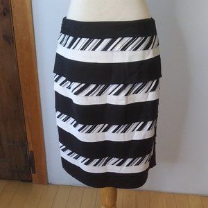 NWT White House Black Market Bumble Bee skirt  fully lined size 4